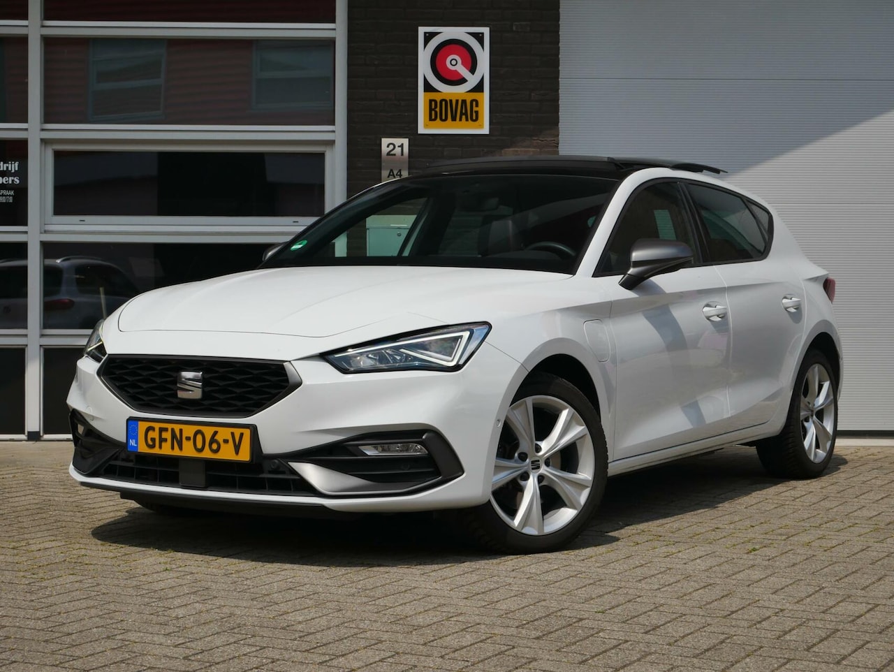 Seat Leon - 1.4 TSI eHybrid PHEV FR Business Intense Pano| ACC| CAMERA - AutoWereld.nl