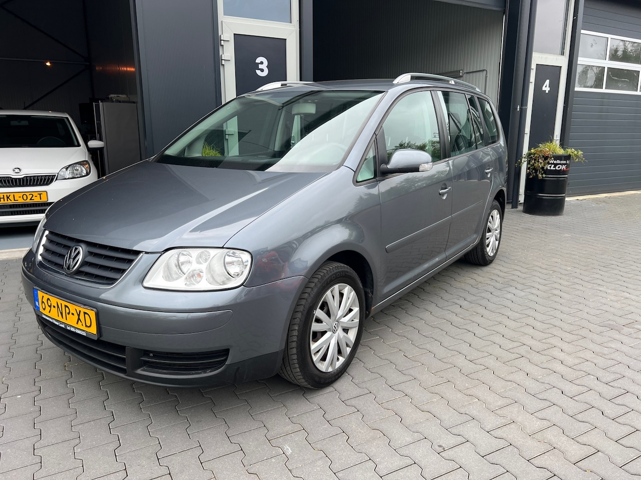 Volkswagen Touran - 1.6-16V FSI Trendline 1.6-16V FSI Trendline - AutoWereld.nl