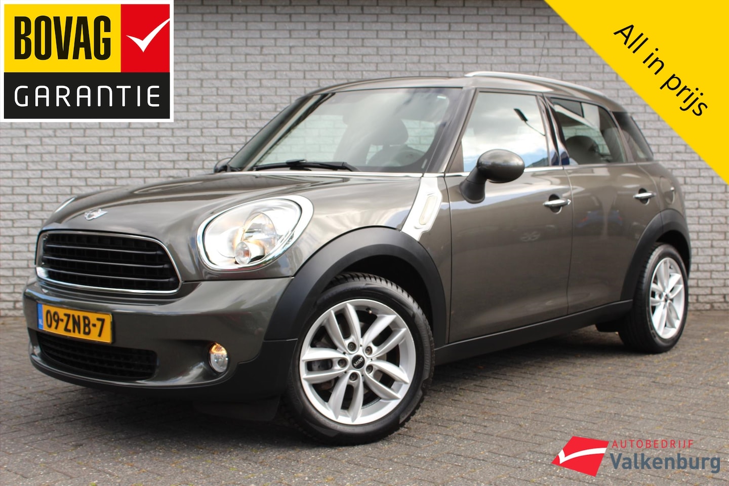 MINI Countryman - 1.6 98pk One Edition | NAVI | LMV 17'' | Cruise | Airco | Bluetooth | Zwarte hemel - AutoWereld.nl