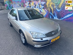 Ford Mondeo - 2.0-16V Futura automaat navigatie digitale airco voorraam verwarming inklapbare spiegels a