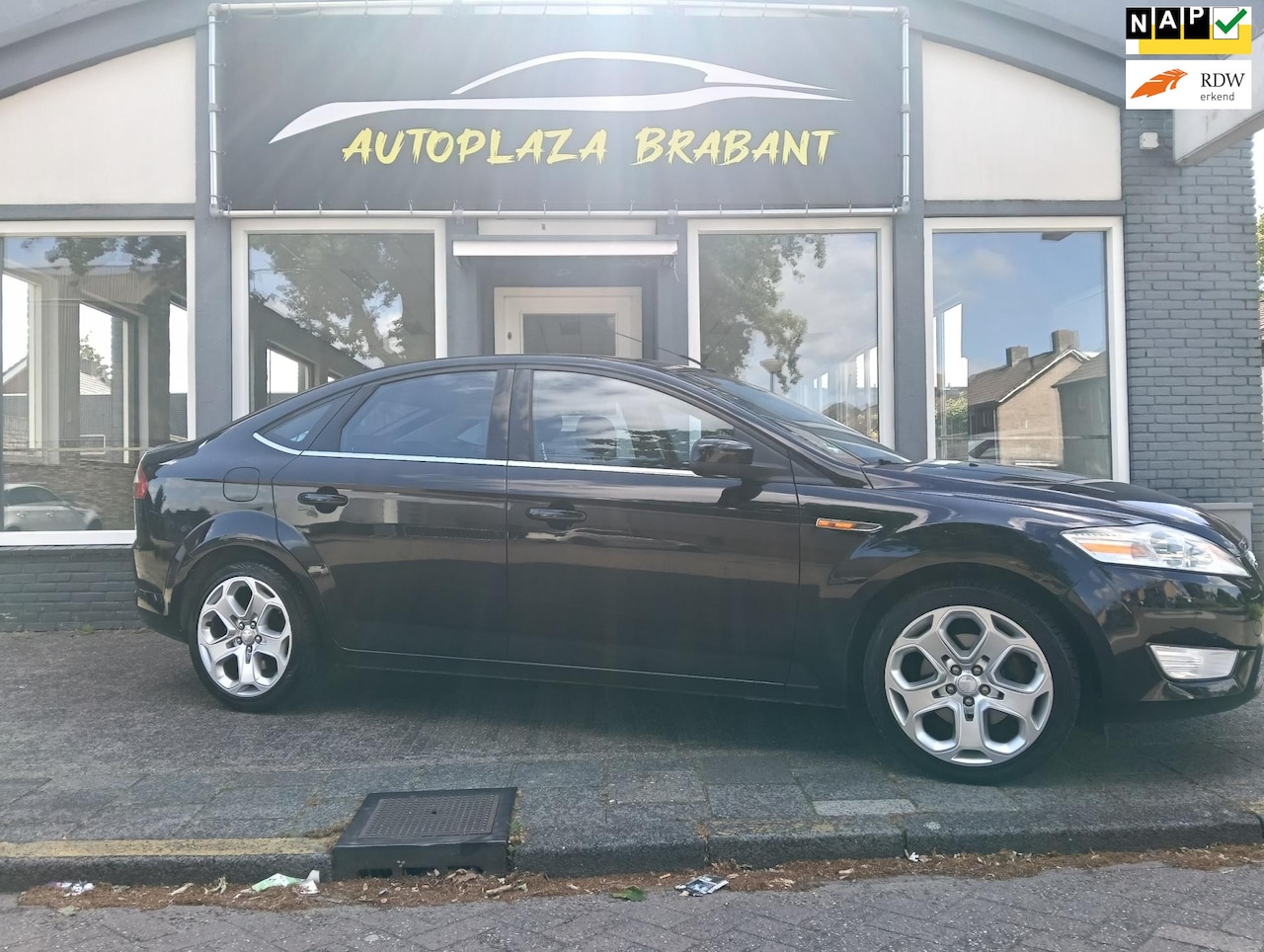 Ford Mondeo - 2.0-16V Titanium/ CLIMA/ CRUISE/ PDC/ XENON/ STOELVERW/ NAVI/ LEER-ALCANTARA - AutoWereld.nl