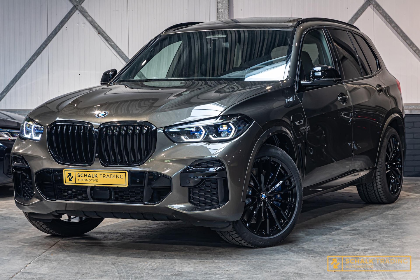BMW X5 - XDrive45e High Executive|B&W|Laser|M-sport|21inch|Cam - AutoWereld.nl
