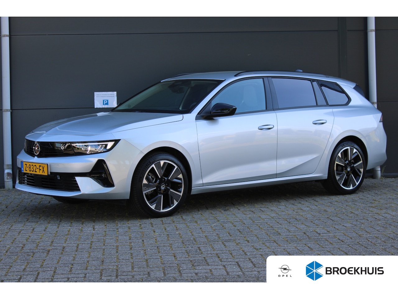 Opel Astra Sports Tourer - Electric Astra GS-line Electrc 54 kWh / Parkeersensoren / Carplay / Winterpakket / 18'' LM - AutoWereld.nl