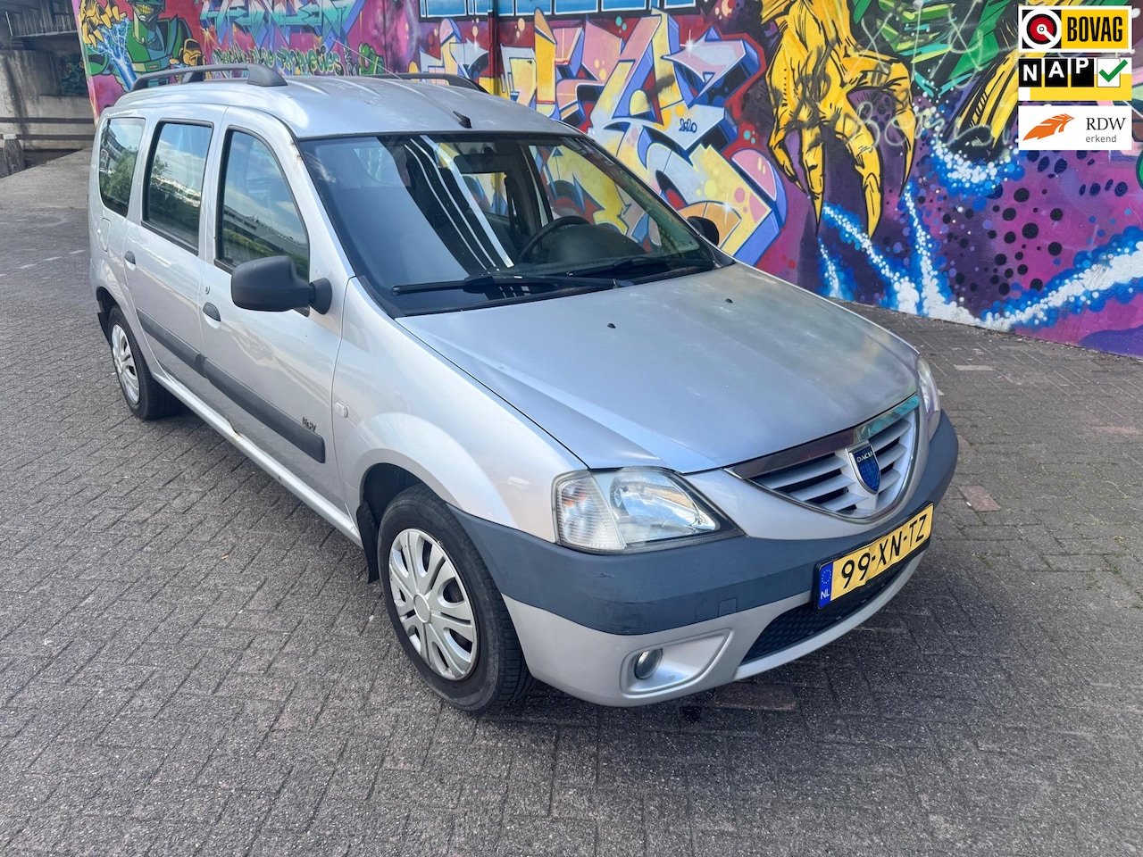 Dacia Logan MCV - 1.6 Lauréate airco elektrische ramen centrale vergrendeling stereo trekhaak nieuwe koppeli - AutoWereld.nl