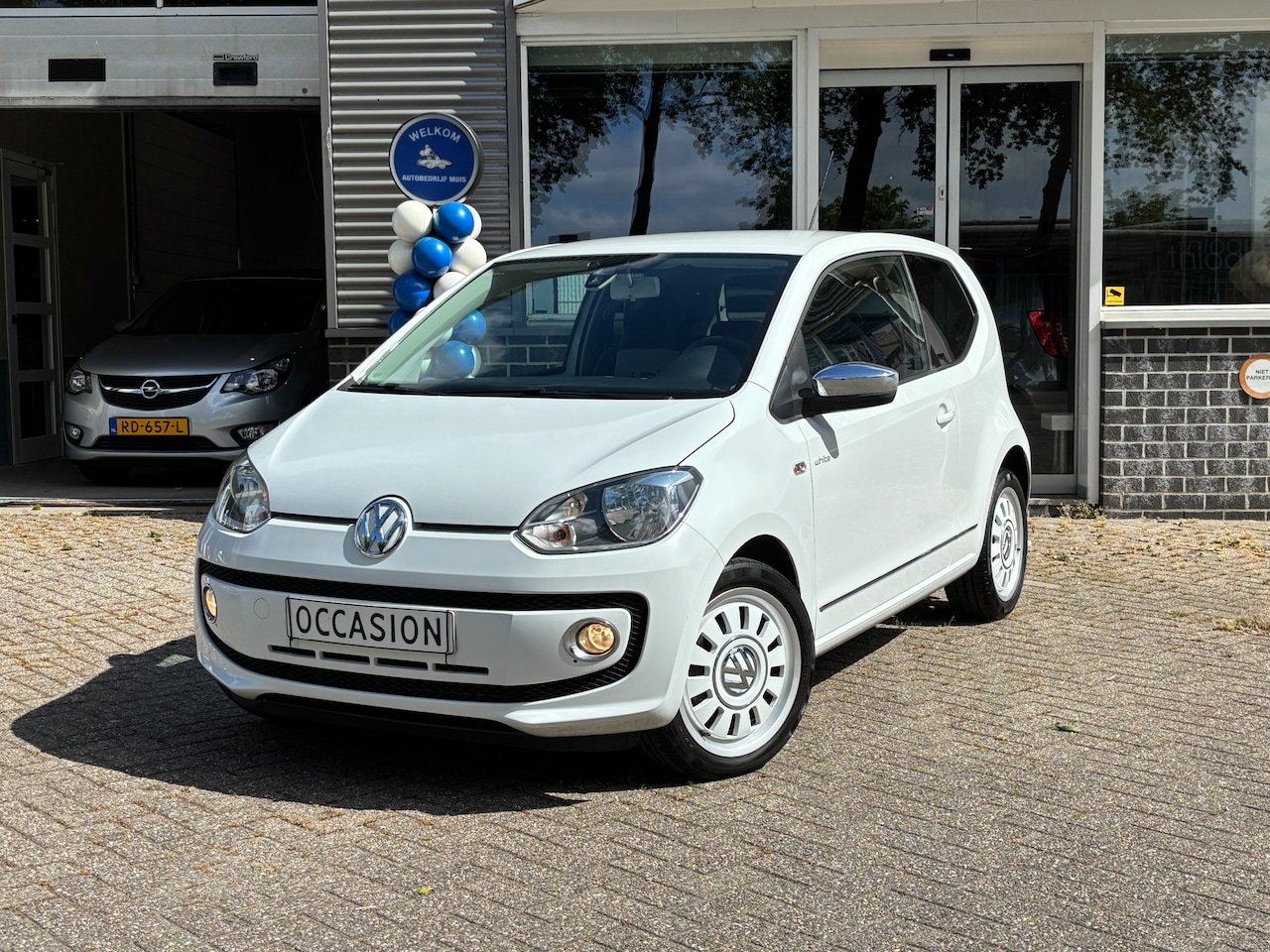 Volkswagen Up! - 1.0 high up! White Up! | Org-NL auto. Airco. Lage km! - AutoWereld.nl