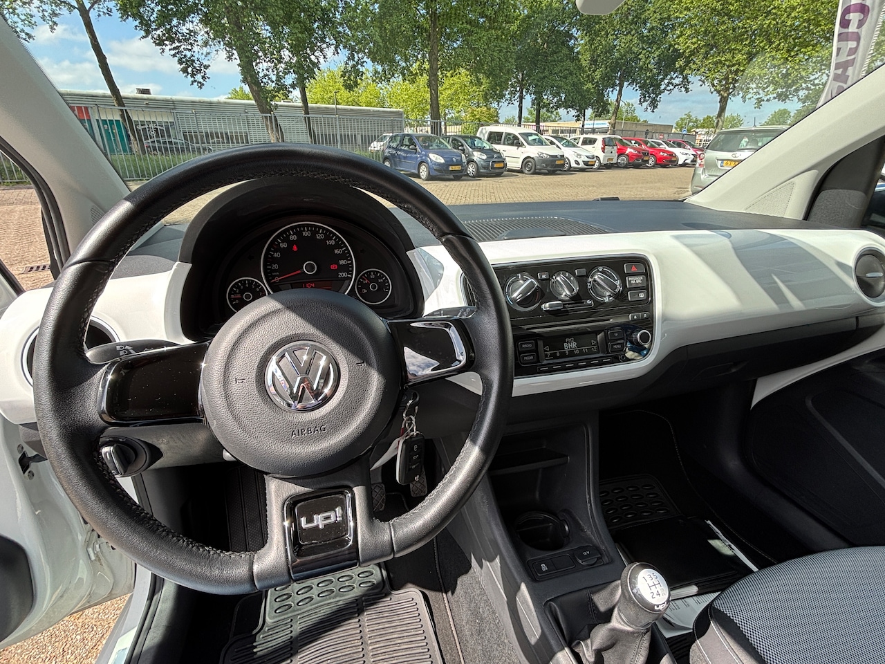 Volkswagen Up! - 1.0 high up! White Up! | Org-NL auto. Airco. Lage km!