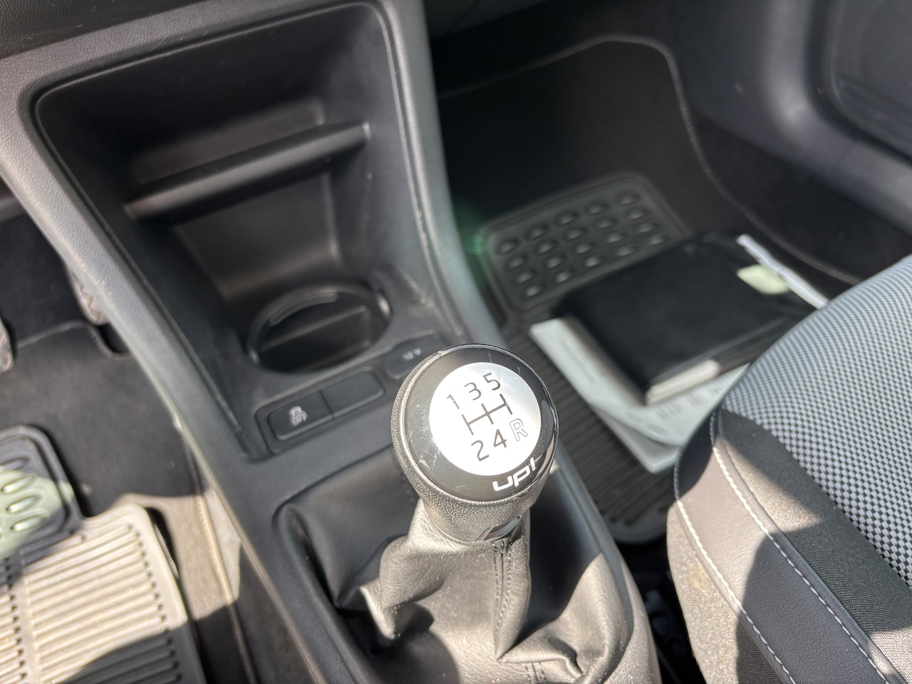 Volkswagen Up! - 1.0 high up! White Up! | Org-NL auto. Airco. Lage km!