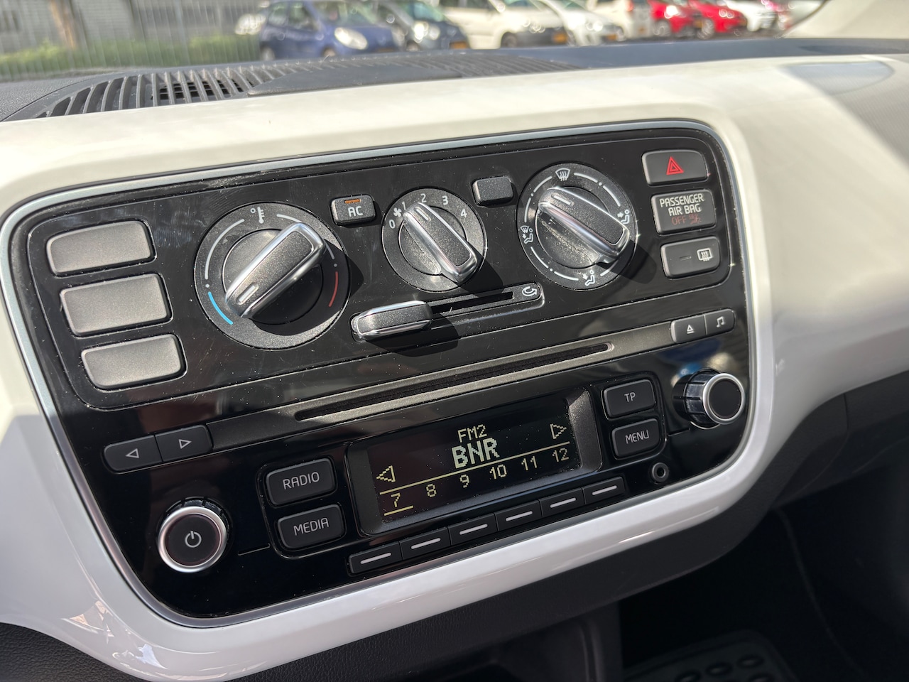 Volkswagen Up! - 1.0 high up! White Up! | Org-NL auto. Airco. Lage km!