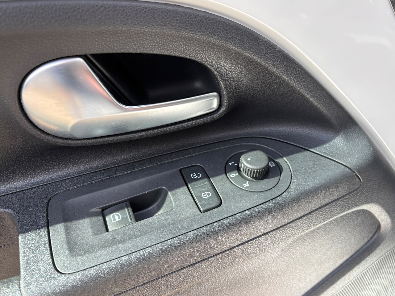 Volkswagen Up! - 1.0 high up! White Up! | Org-NL auto. Airco. Lage km!