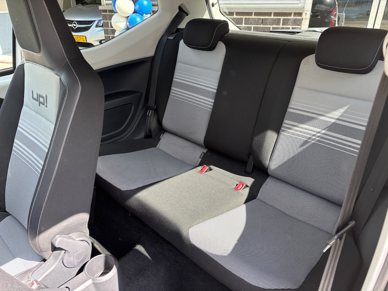 Volkswagen Up! - 1.0 high up! White Up! | Org-NL auto. Airco. Lage km!