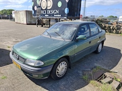 Opel Astra - 1.6i Season