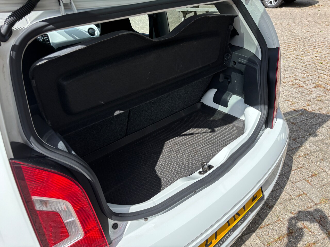 Volkswagen Up! - 1.0 high up! White Up! | Org-NL auto. Airco. Lage km!