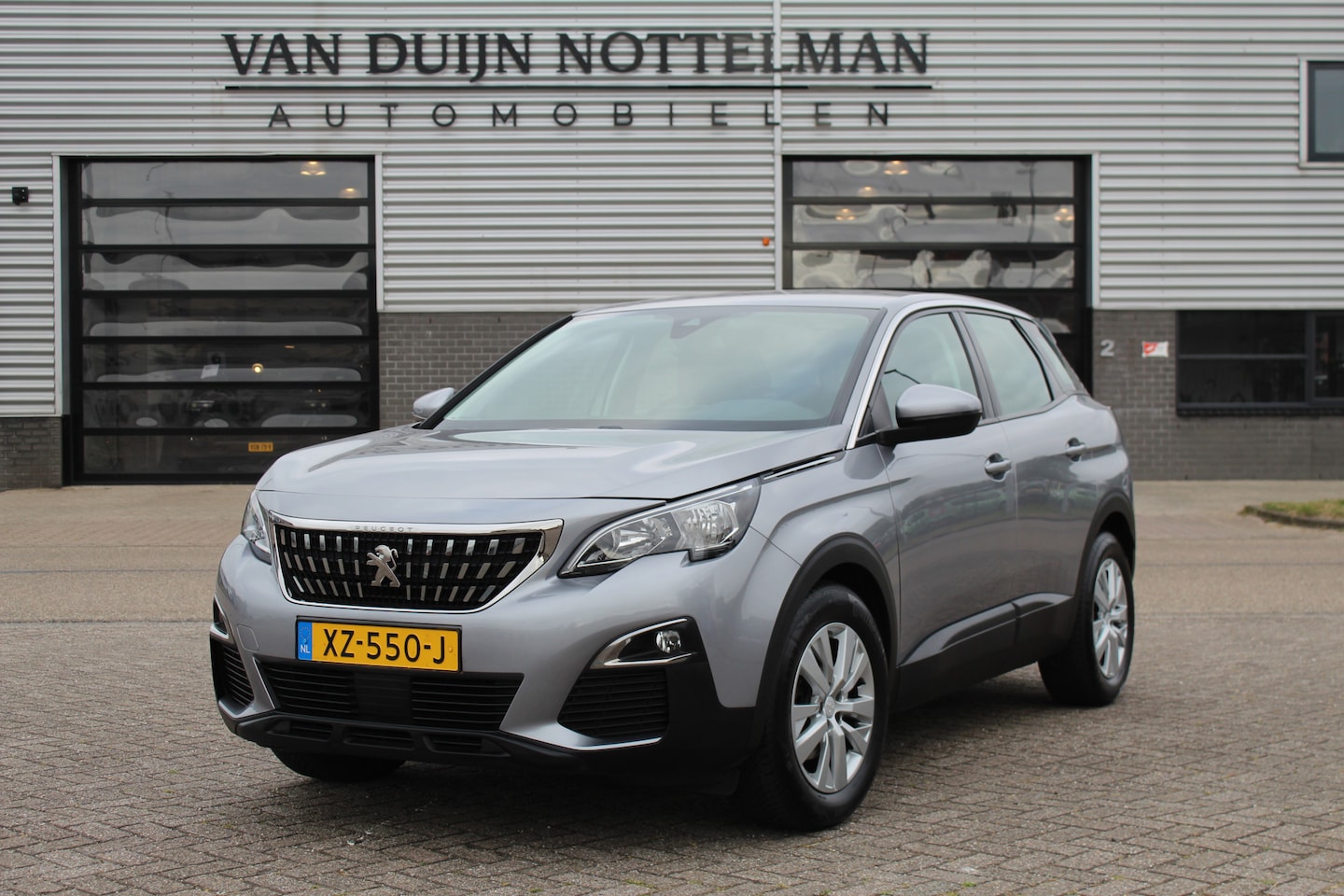 Peugeot 3008 - 1.2 PureTech Blue Lease Executive / Navigatie /Trekhaak / N.A.P. - AutoWereld.nl