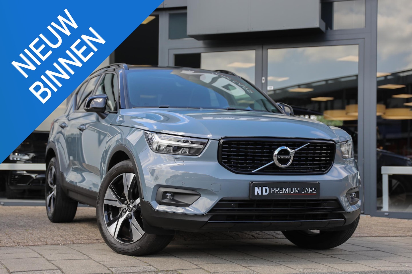 Volvo XC40 - 1.5 T5 Recharge R-Design | Trekhaak | Schuif-kantel dak | Verwarmbare voorruit - AutoWereld.nl