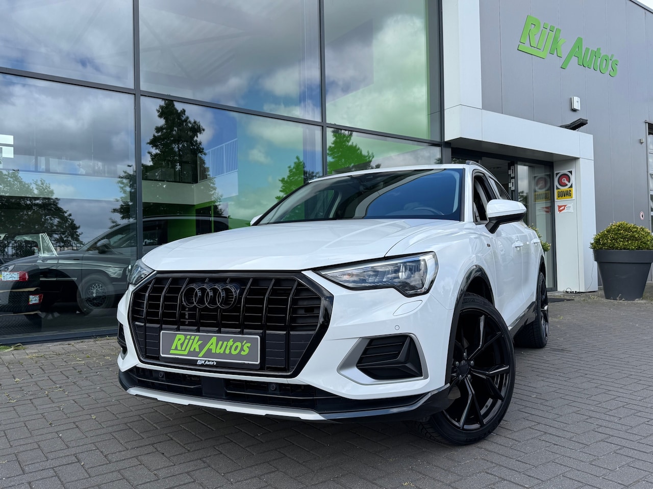 Audi Q3 - 35 TFSI Design Luxe * Stoelverwarming * Trekhaak * Sportstoelen - AutoWereld.nl