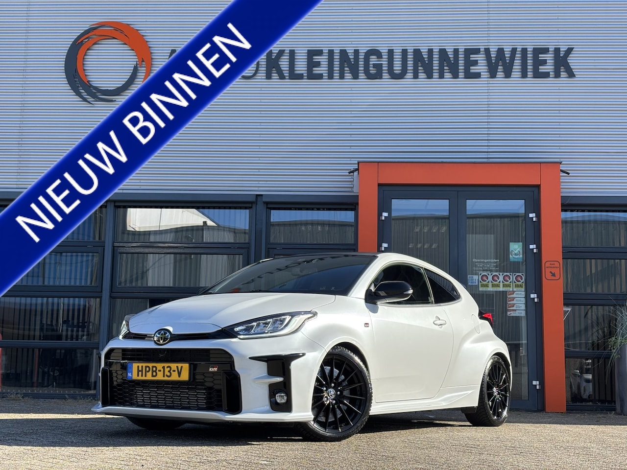 Toyota Yaris - 1.6 GR SPORT Premium / WRC / Extra Set Wielen / Allseason Banden / Apple Carplay & Android - AutoWereld.nl