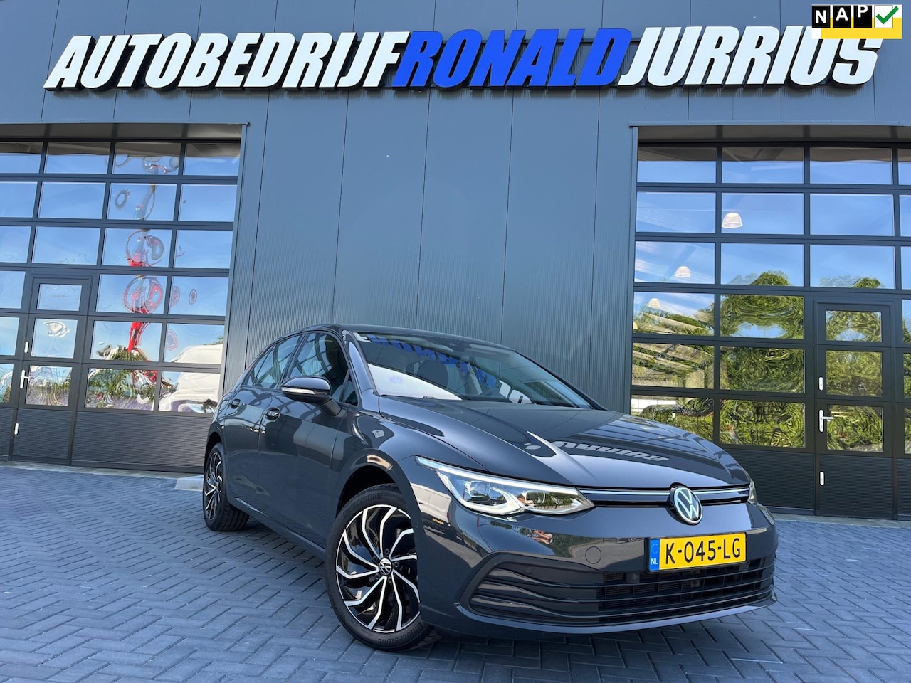 Volkswagen Golf - 1.5 TSI Life Business NL.Auto/Sportstoelen/Camera/Carplay/4Cilinder/1Ste Eigenaar/Dealer O - AutoWereld.nl