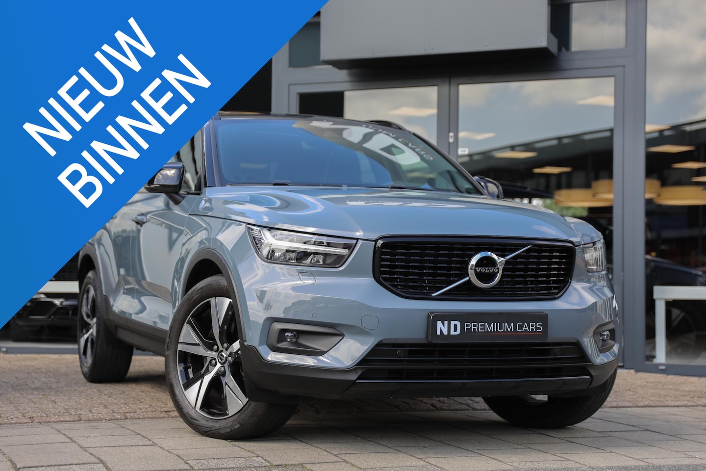 Volvo XC40 - 1.5 T5 Recharge R-Design | Trekhaak | Schuif-kantel dak | Verwarmbare voorruit - AutoWereld.nl