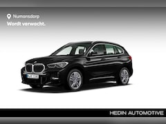 BMW X1 - xDrive25e | M-Sport | Panorama | Head-Up | HiFi | Camera | Stoel + Stuurverw. | Driving As
