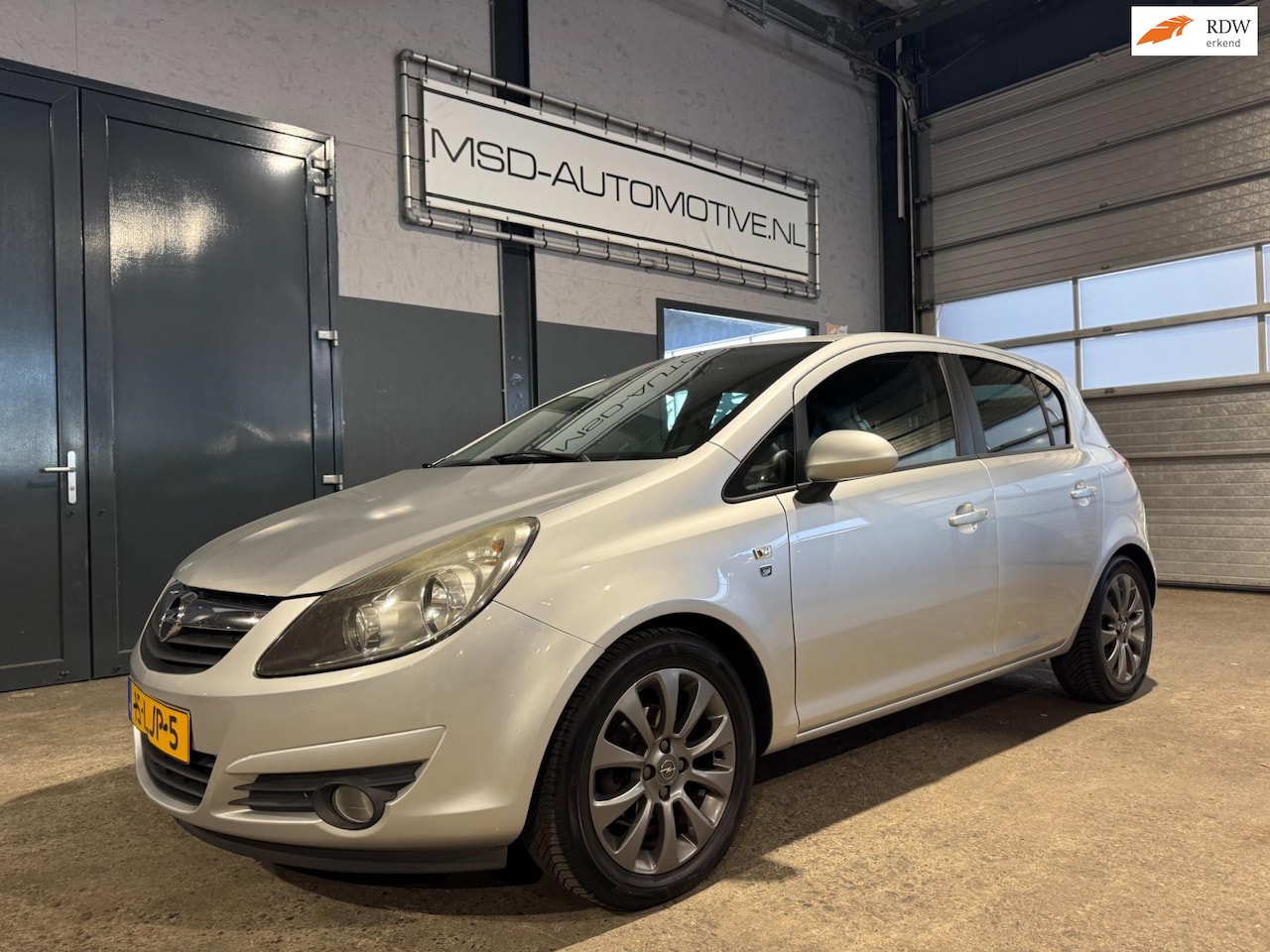 Opel Corsa - 1.4-16V '111' Edition 1.4-16V '111' Edition - AutoWereld.nl