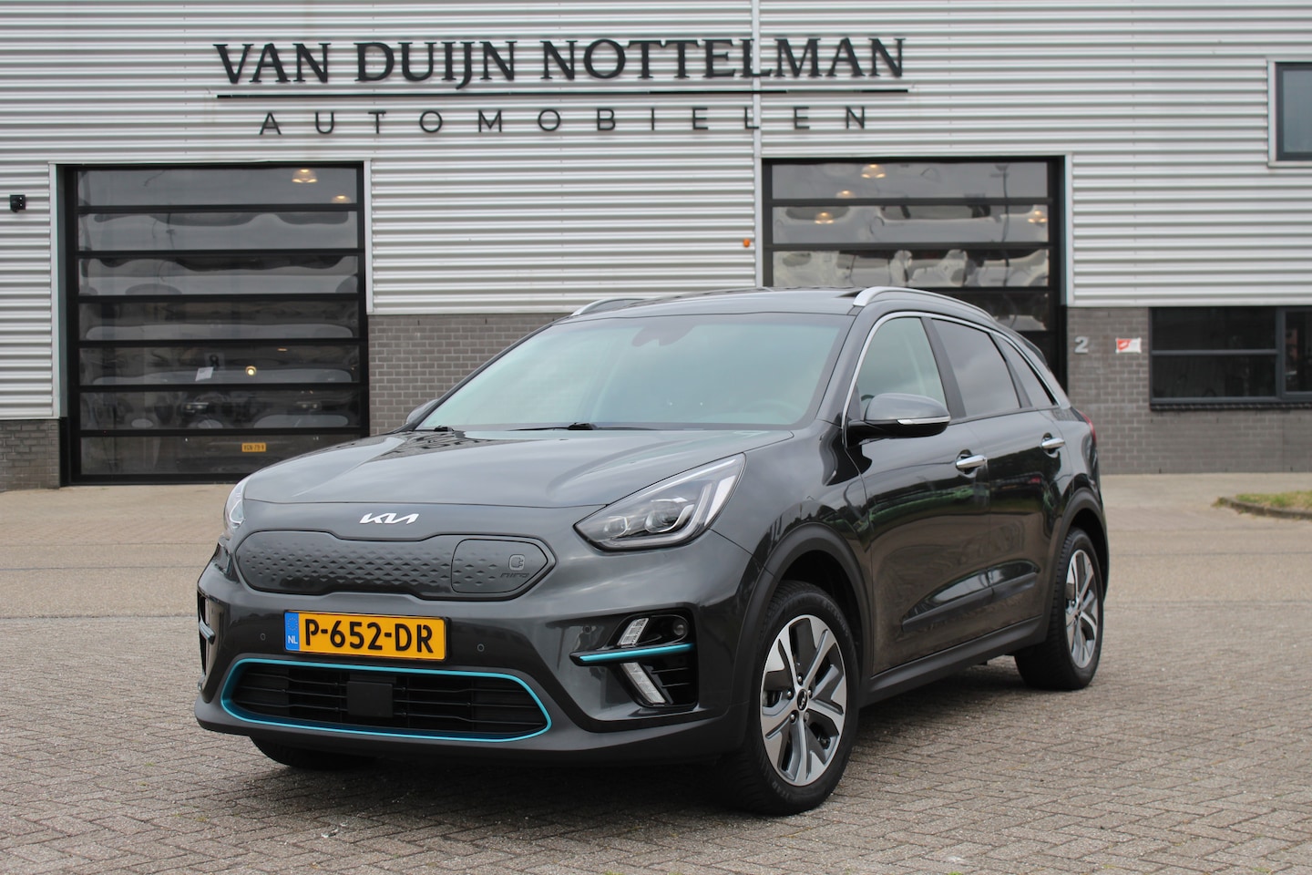 Kia e-Niro - DynamicPlusLine 64 kWh / Carplay / Schuifdak / Keyless / N.A.P. - AutoWereld.nl