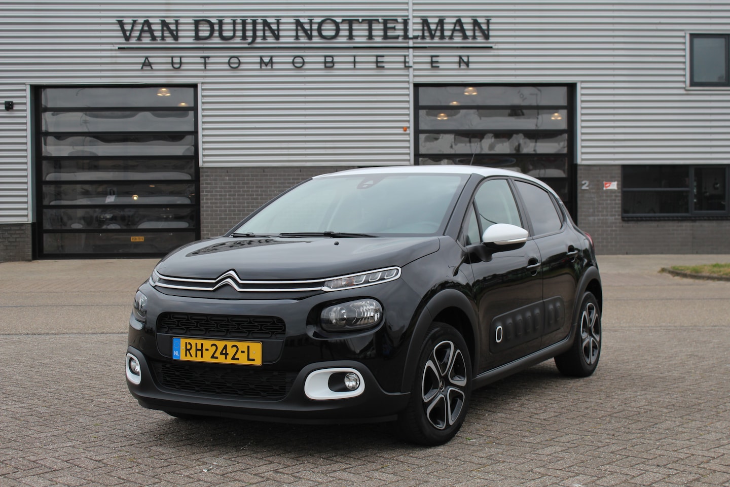 Citroën C3 - 1.2 PureTech Feel Edition / Carplay / Airco / Cruise / N.A.P. - AutoWereld.nl