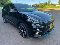 Kia e-Niro - EXECUTIVE 64KWH 3FASE/THAAK/ACARPLAY/FABRIEKSGARANTIE