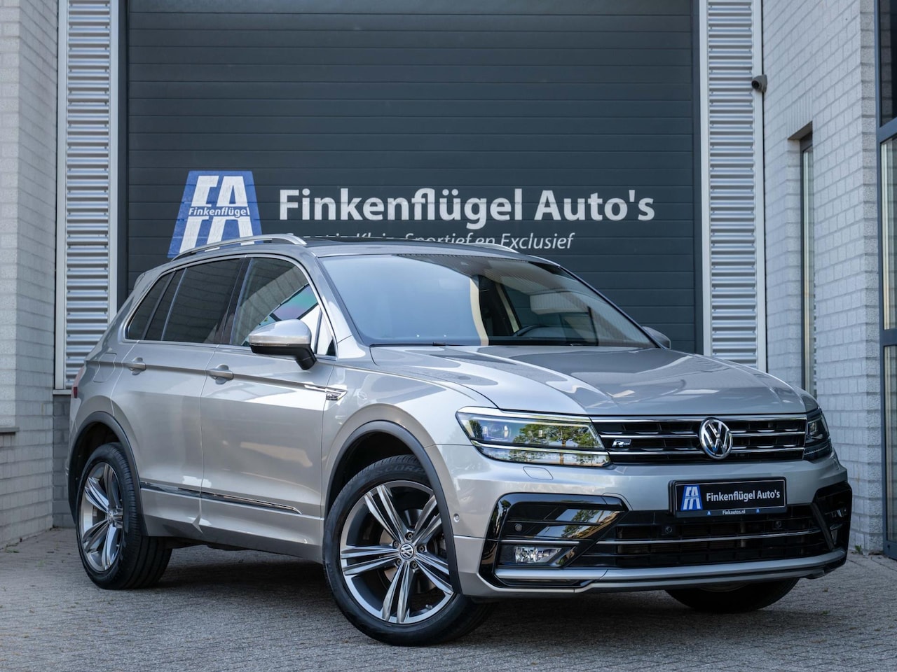 Volkswagen Tiguan - 1.4 TSI 4Motion 3x R-line F1 |Pano |ACC |Camera |Memory |Apple.Carplay | - AutoWereld.nl