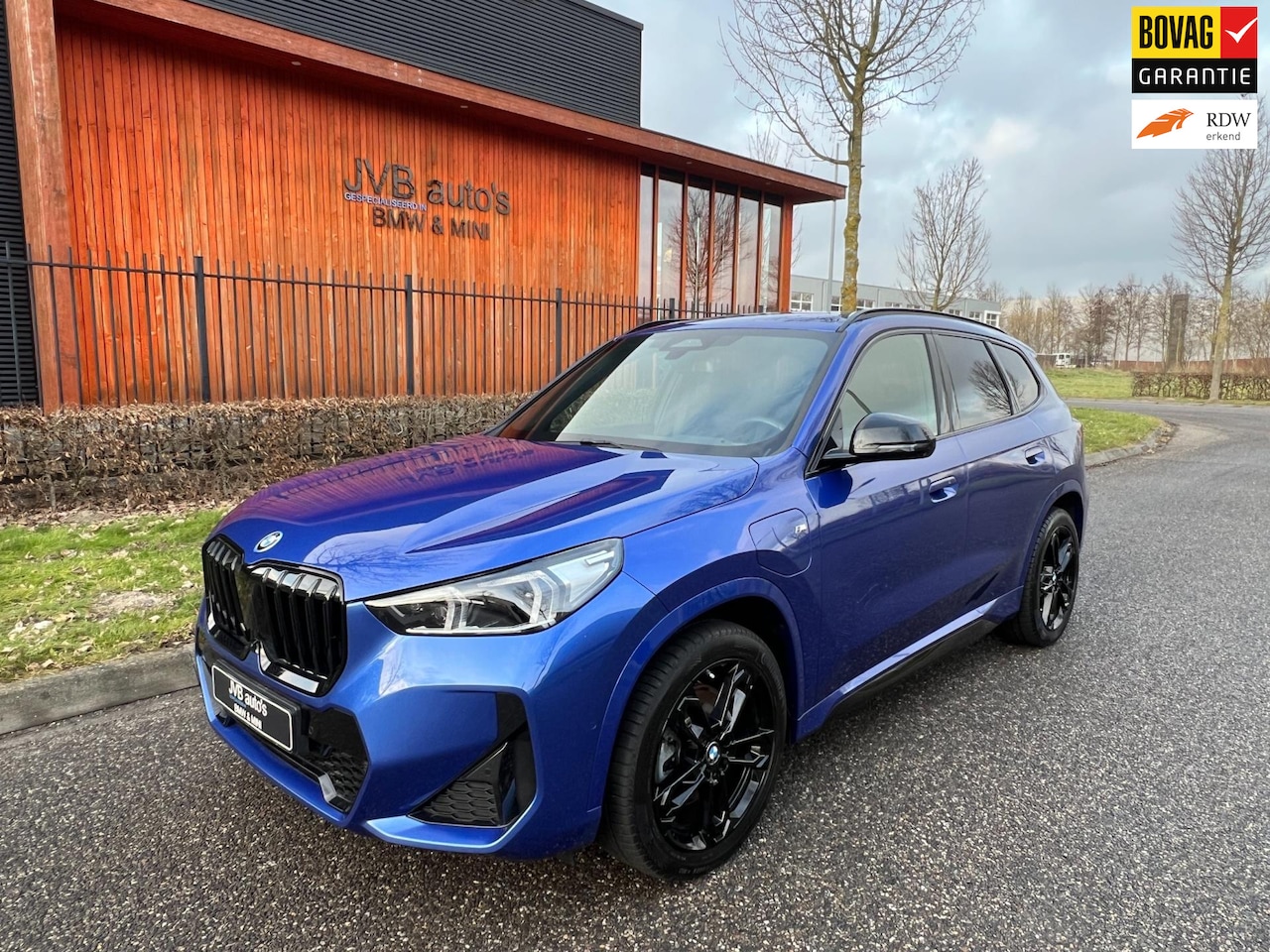 BMW X1 - XDrive30e SoH 99% M-sport, trekhaak, HUD, H&K, camera - AutoWereld.nl