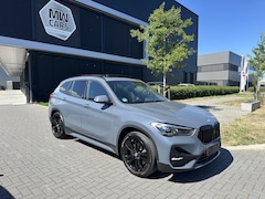BMW X1 - xDrive25e Sport Line Pano. Elek. Stoel verst. LED, Keyless