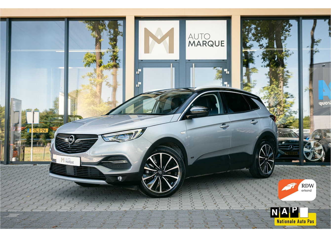 Opel Grandland X - 1.6 Turbo Hybrid4 Innovation | Innovation+ | 19" LM Velgen | Navigatie incl. CarPlay | Ach - AutoWereld.nl
