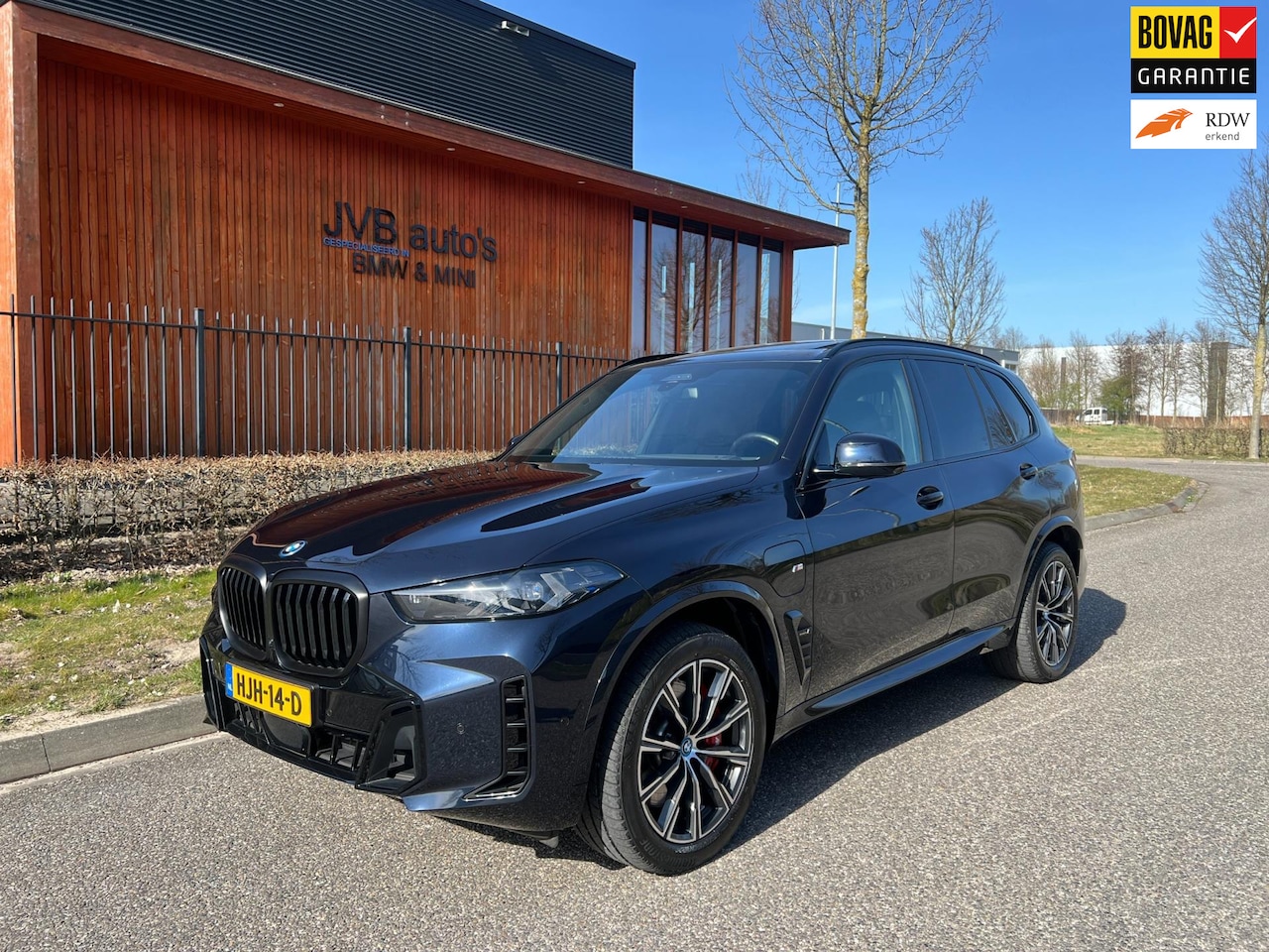 BMW X5 - XDrive50e M-sport, SoH 95% M-stoel, Merino, trekhaak, panoramadak - AutoWereld.nl
