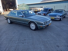 Daimler Double Six - 6.0 V12 Century