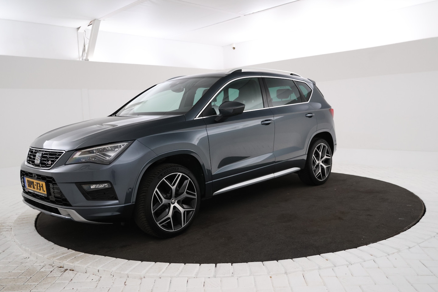 Seat Ateca - 1.5 TSI FR Business Intense Black FR, LEER, Cruise Control, Panoramadak, Parkeer Sensoren - AutoWereld.nl