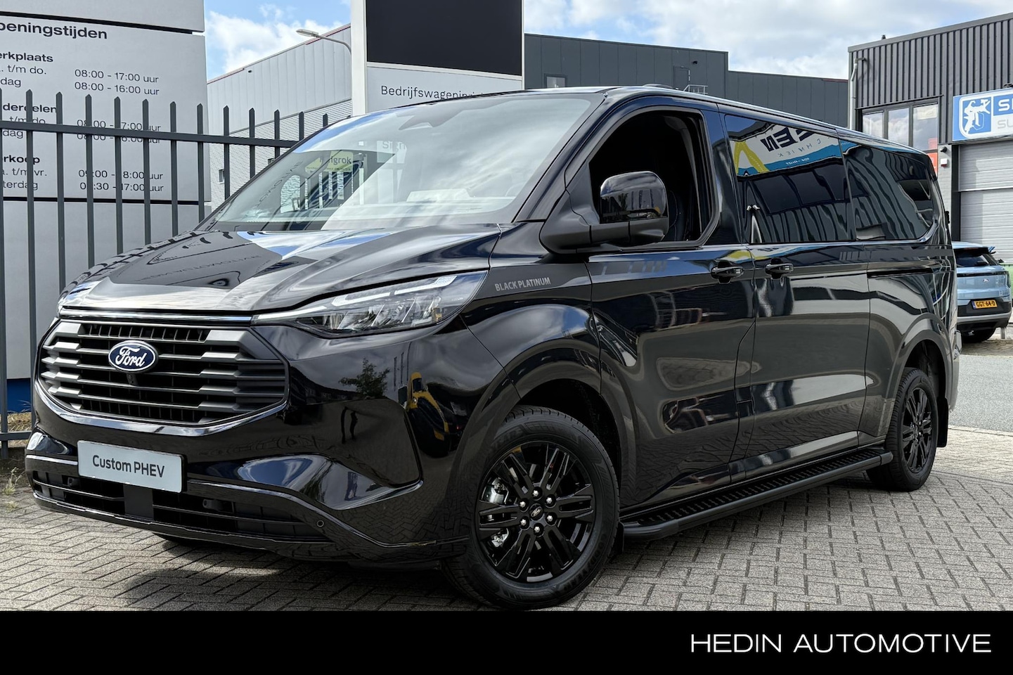 Ford Transit Custom - 320 2.5 PHEV L2H1 Black Platinum DC 320 2.5 PHEV L2H1 Black Platinum DC - AutoWereld.nl