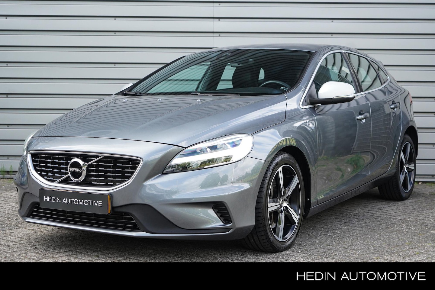 Volvo V40 - 2.0 T4 Business Sport | Automaat | Nubuck sportstoelen | Parkeersensoren - AutoWereld.nl