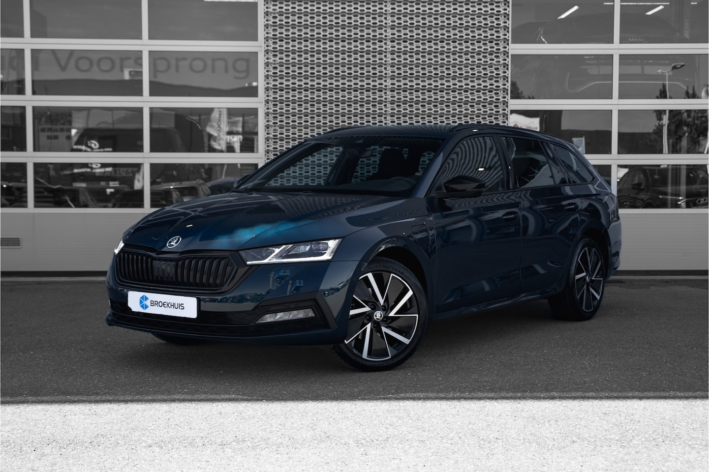 Skoda Octavia Combi - 1.4 TSI iV PHEV Sportline | Camera | Carplay | Stoelverwarming | Cruise control - AutoWereld.nl