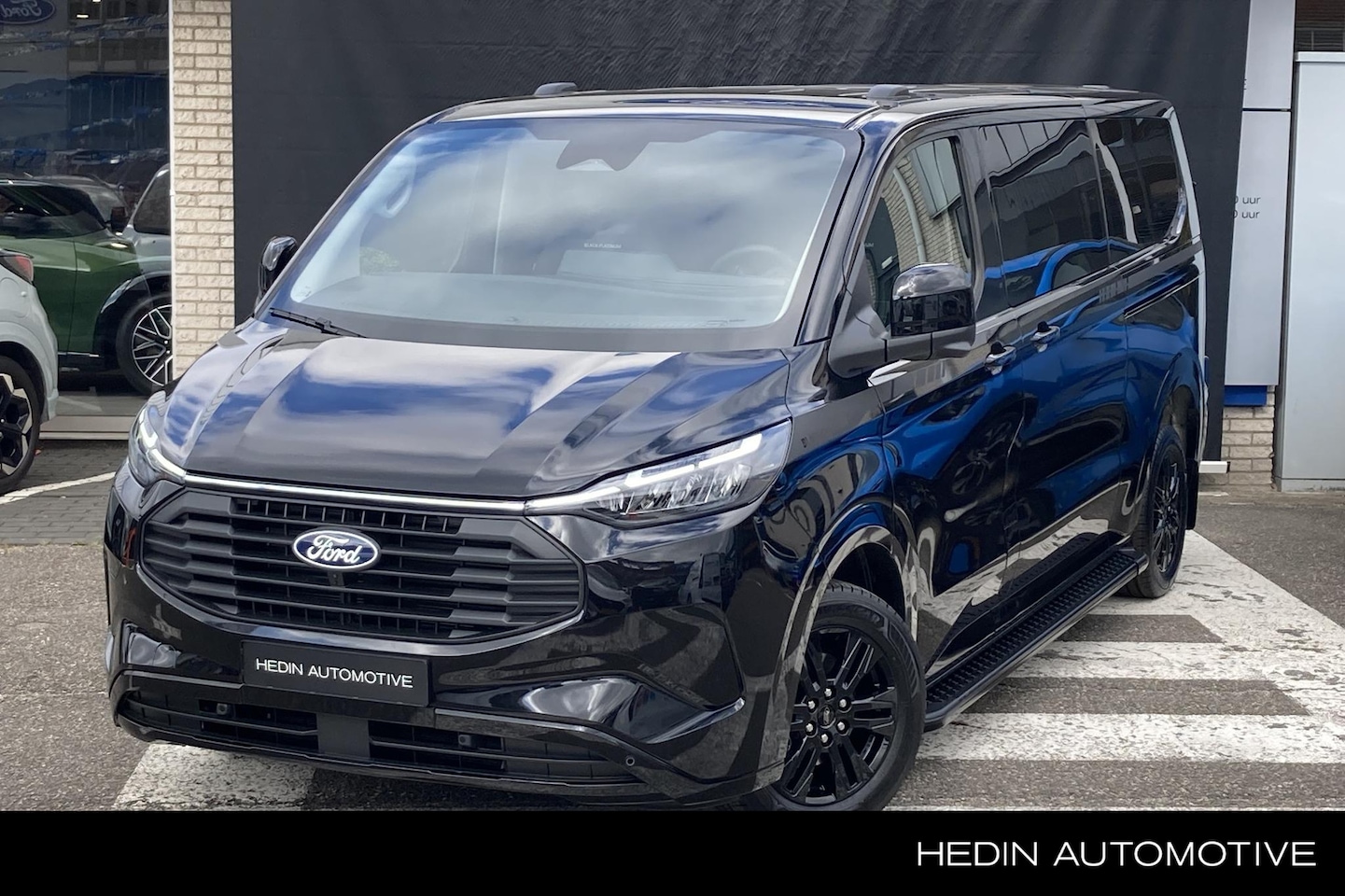 Ford Transit Custom - 320 2.5 PHEV L2H1 Black Platinum DC 320 2.5 PHEV L2H1 Black Platinum DC - AutoWereld.nl