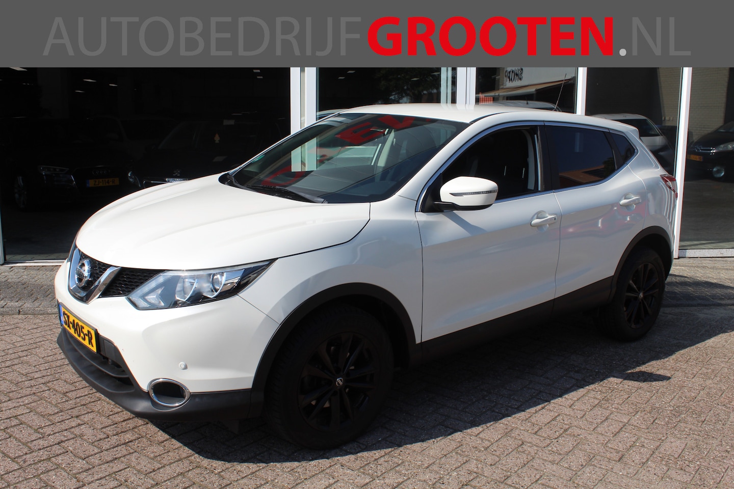 Nissan Qashqai - 1.2 N-Connecta//NAVI//CAMERA//TREKHAAK!! - AutoWereld.nl