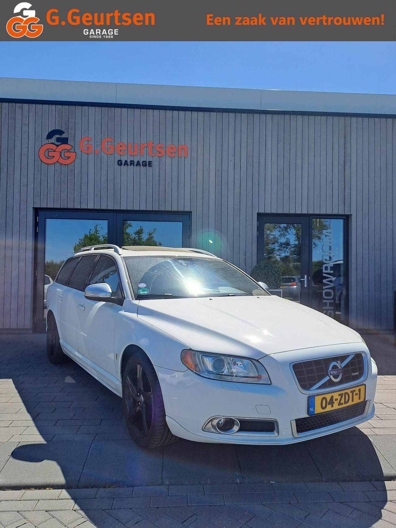 Volvo V70 - 2.0 T5 Zeer uniek, R-design, Afneembare Trekhaak, Lederen bekleding, Automaat, - AutoWereld.nl