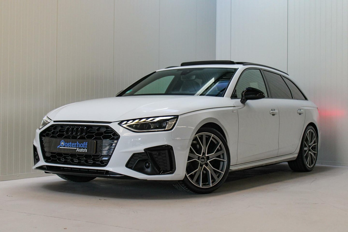 Audi A4 Avant - 40 TFSI S edition PANO | Trekhaak - AutoWereld.nl