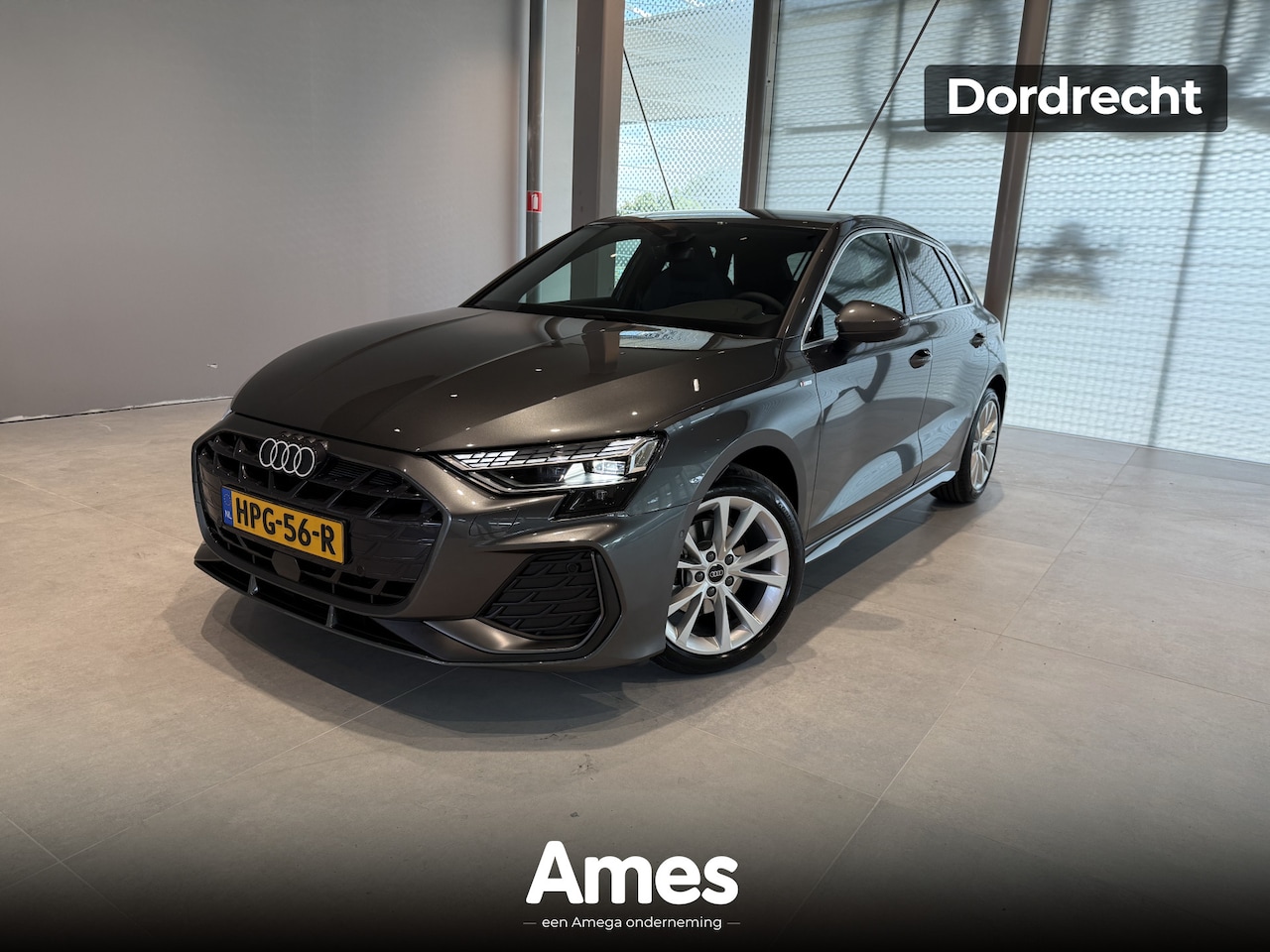 Audi A3 Sportback - 30 TFSI S edition Privacy Glas | Parkeersensoren voor en achter | Navigatie - AutoWereld.nl