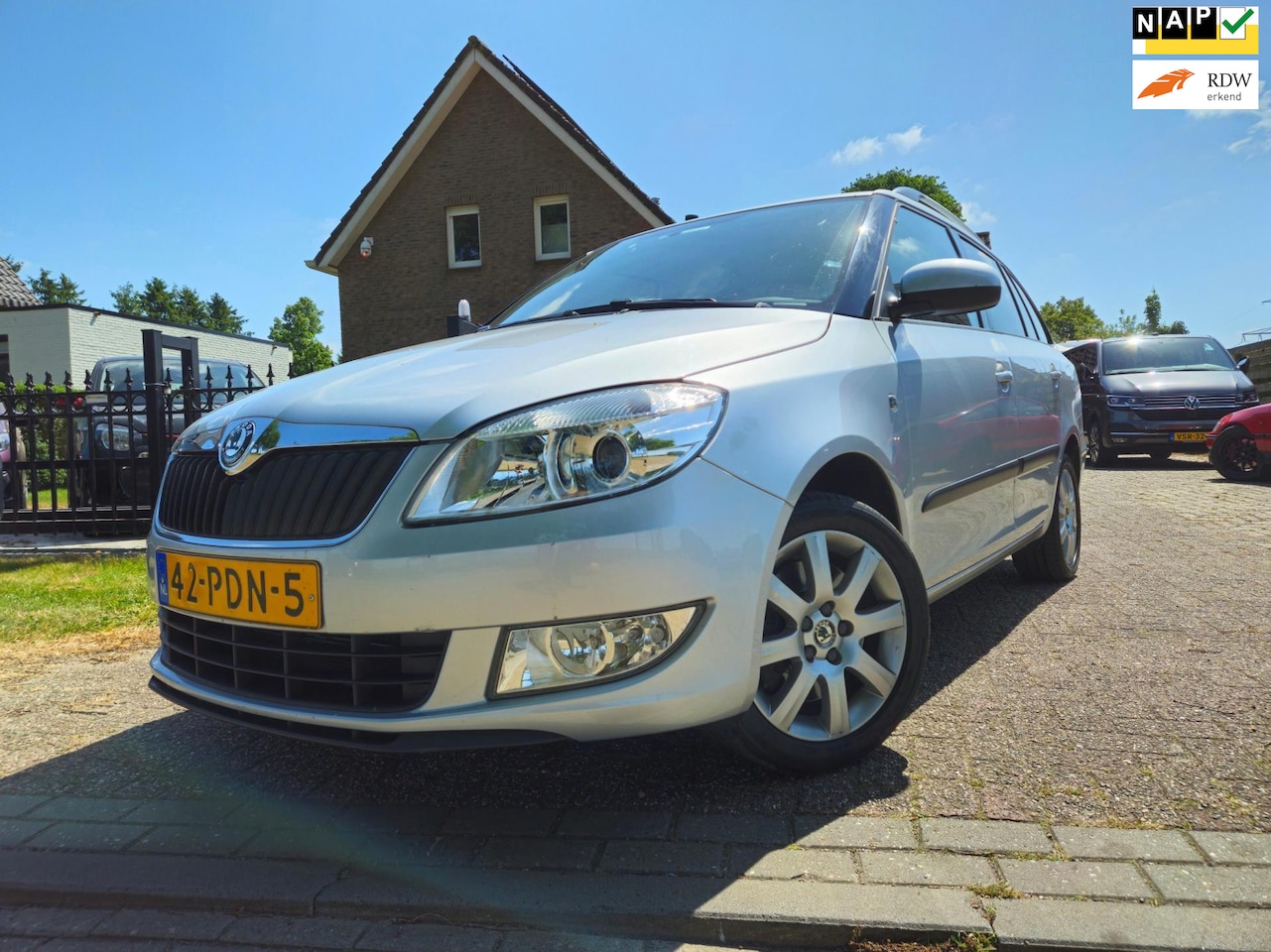 Skoda Fabia Combi - 1.2 TSI Ambition 1.2 TSI Ambition, Cruisecontrol, Trekhaak, Airco - AutoWereld.nl