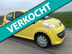Peugeot 107 - 1.0-12V XR / 100.000 km nieuwe apk