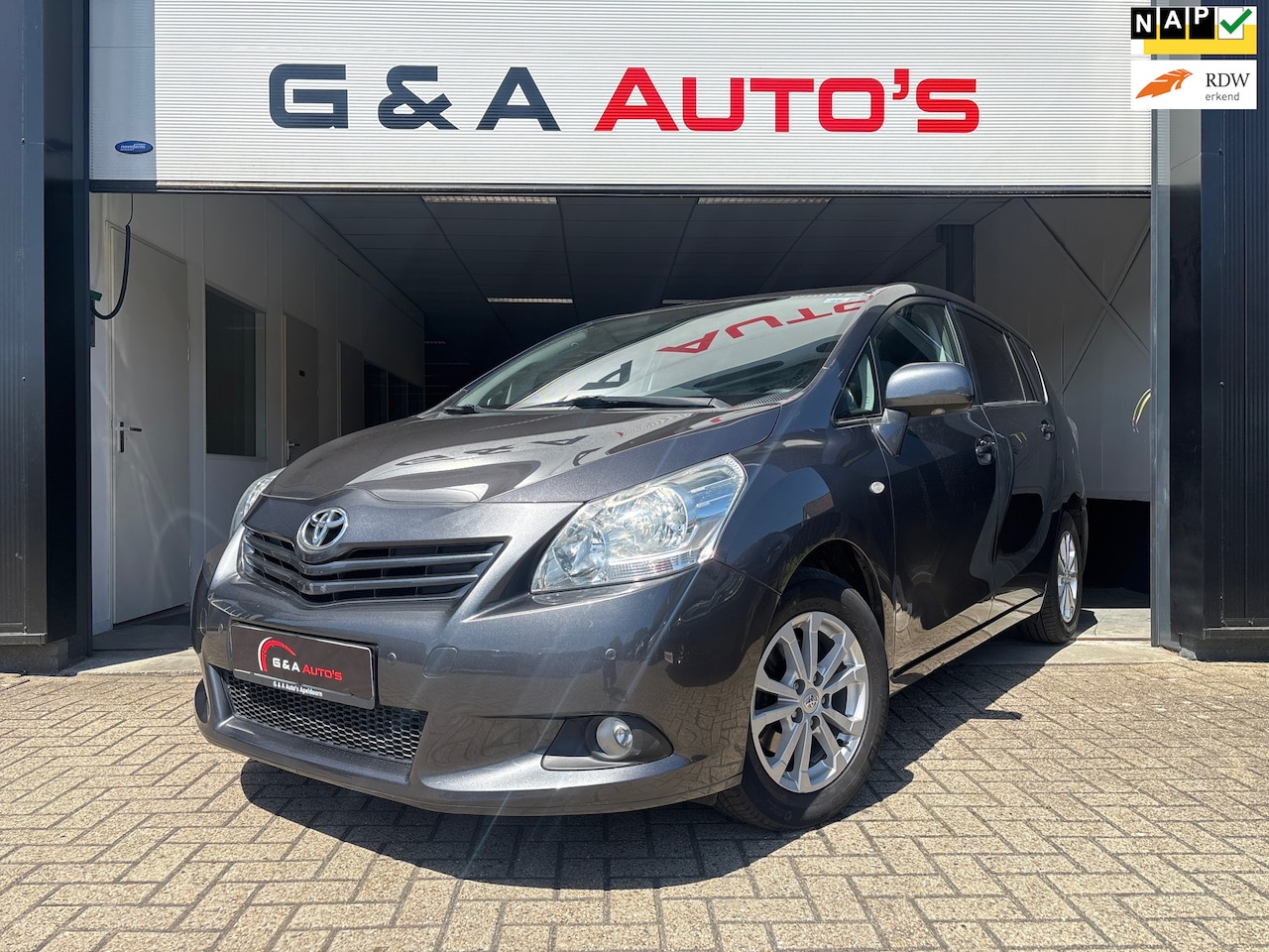 Toyota Verso - 1.8 / AC / CRUISE CTRL / PANODAK / PDC / TREKHAAK - AutoWereld.nl