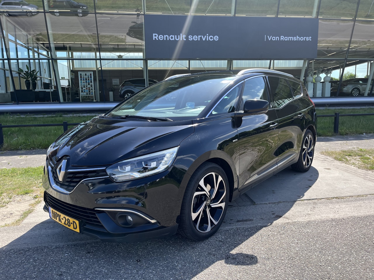 Renault Grand Scénic - 1.3 TCe 140 PK Bose 7-persoons / Trekhaak + Trekgewicht 1.800 KG / / Automaat / Apple Carp - AutoWereld.nl