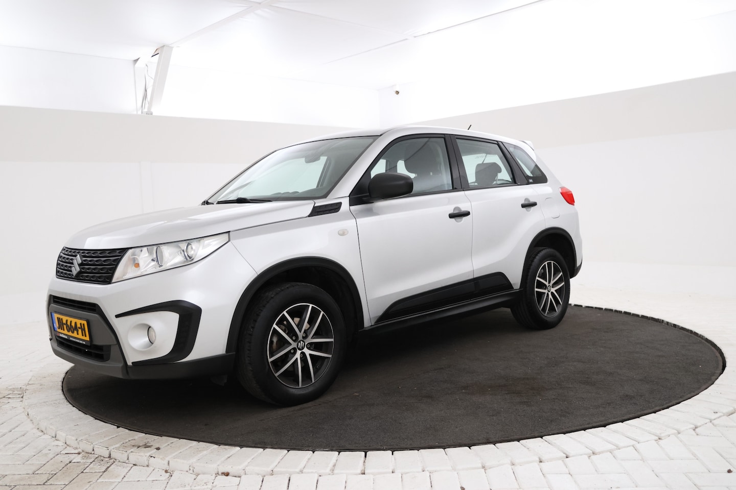 Suzuki Vitara - 1.6 Comfort Airco, Cruise Control, Navigatie - AutoWereld.nl
