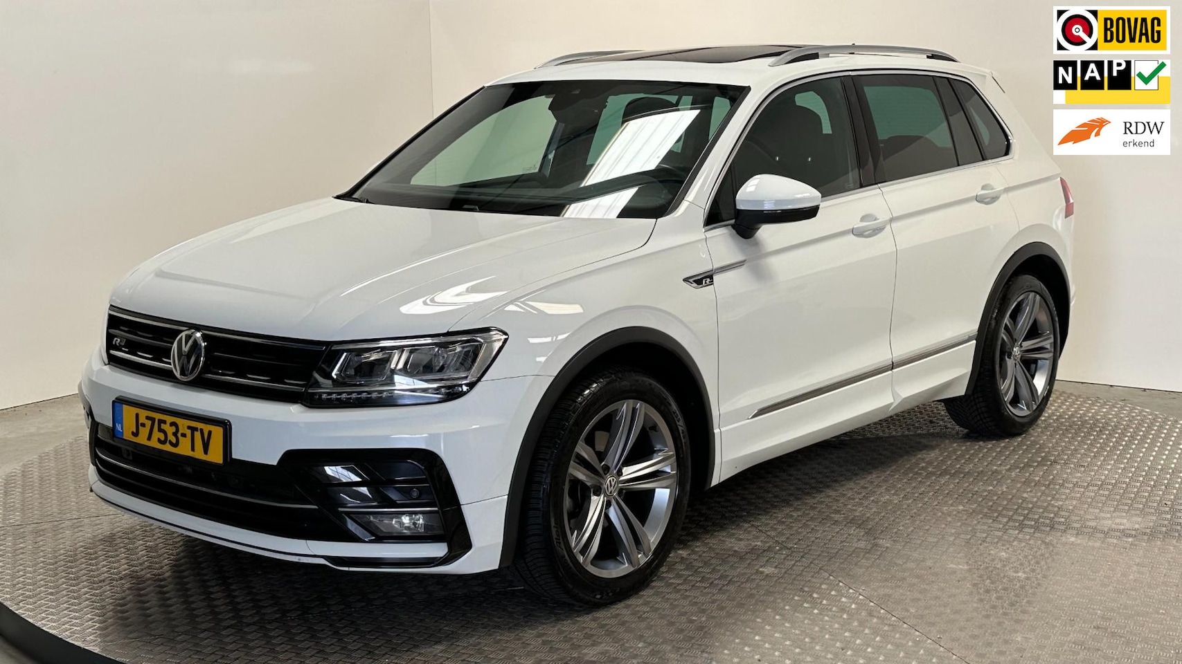 Volkswagen Tiguan - 1.5 TSI R-Line Comfortline Business trekhaak led panoramadak benzine virtuel;e cockpit nav - AutoWereld.nl