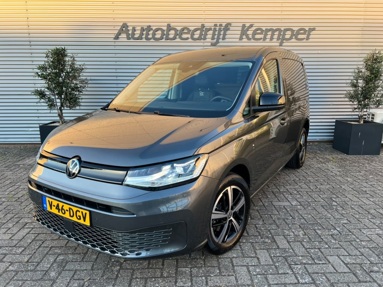 Volkswagen Caddy Cargo - 2.0 TDI DSG Style 75-Jahre Edition - AutoWereld.nl