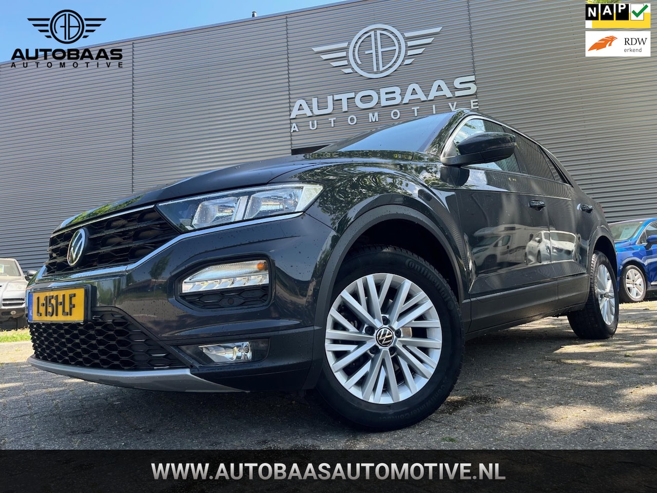 Volkswagen T-Roc - 1.0 TSI Style Business NL-AUTO+NAP+1EIG+NAVIGATIE+CAMERA+TREKHAAK+PARKEERSENSOREN+APPLE CA - AutoWereld.nl